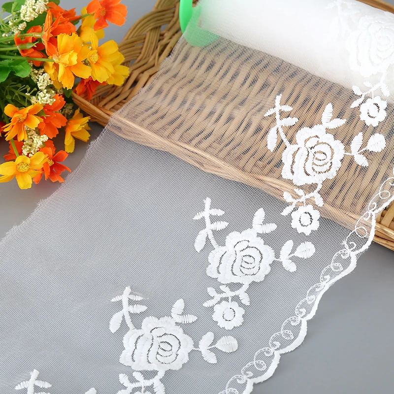 A-Line Bridal Gowns Cascading Ruffles Organza Lace Wedding Dresses Fabric